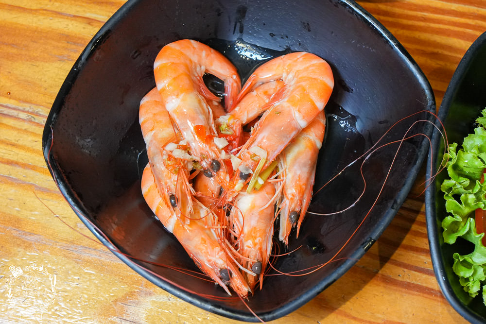 高雄[喜憨兒創作料理]連平日都座無虛席的超人氣日式料理吃到飽!居然有鮭魚卵壽司跟生魚片!