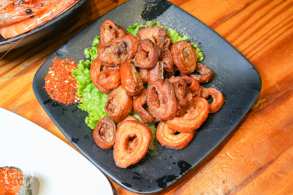 高雄[喜憨兒創作料理]連平日都座無虛席的超人氣日式料理吃到飽!居然有鮭魚卵壽司跟生魚片!