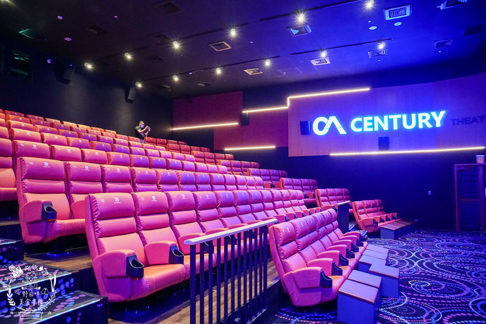 喜樂時代影城高雄總圖店開幕啦!七種電影主題曲的絕美藝術光雕秀!法拉利頂級皮革座椅超舒適!