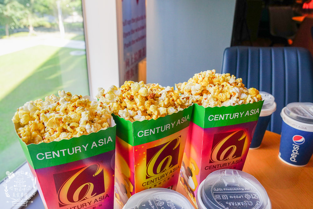 喜樂時代影城高雄總圖店開幕啦!七種電影主題曲的絕美藝術光雕秀!法拉利頂級皮革座椅超舒適!