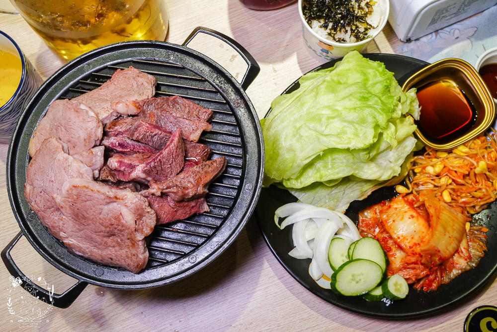 喝啥＆一日三餐|高雄488元就能品嚐到超澎湃的雙人龍蝦部隊鍋!超平價的複合式餐館回訪率超高!