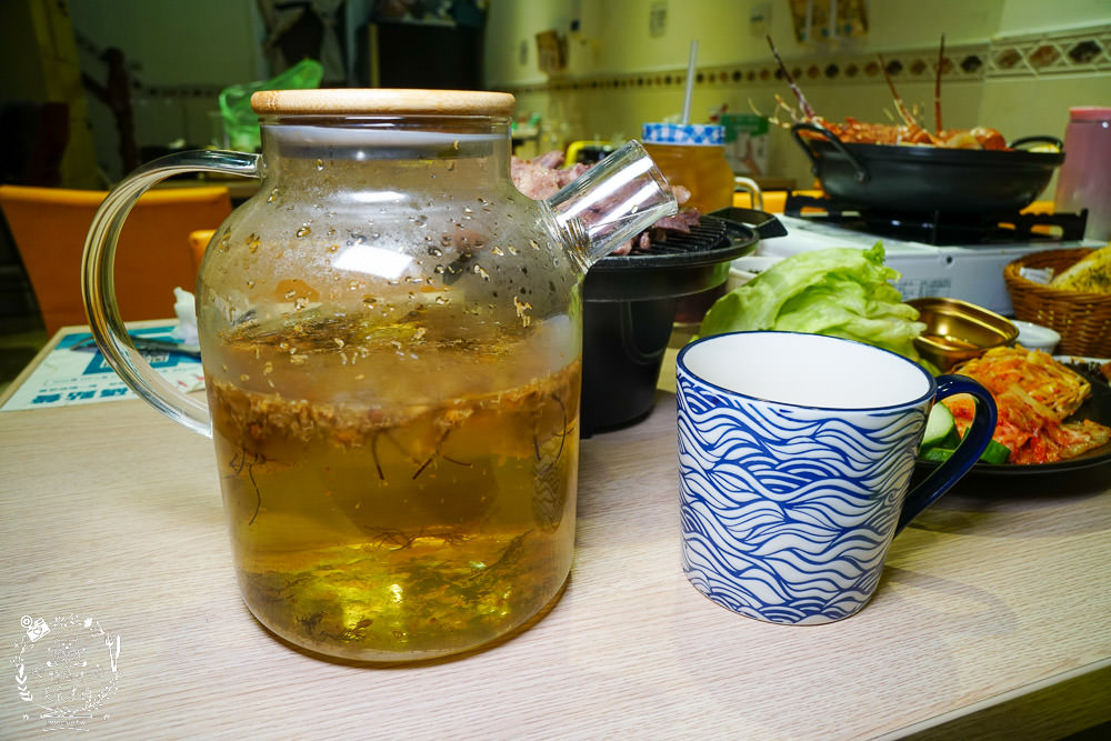 喝啥＆一日三餐|高雄488元就能品嚐到超澎湃的雙人龍蝦部隊鍋!超平價的複合式餐館回訪率超高!