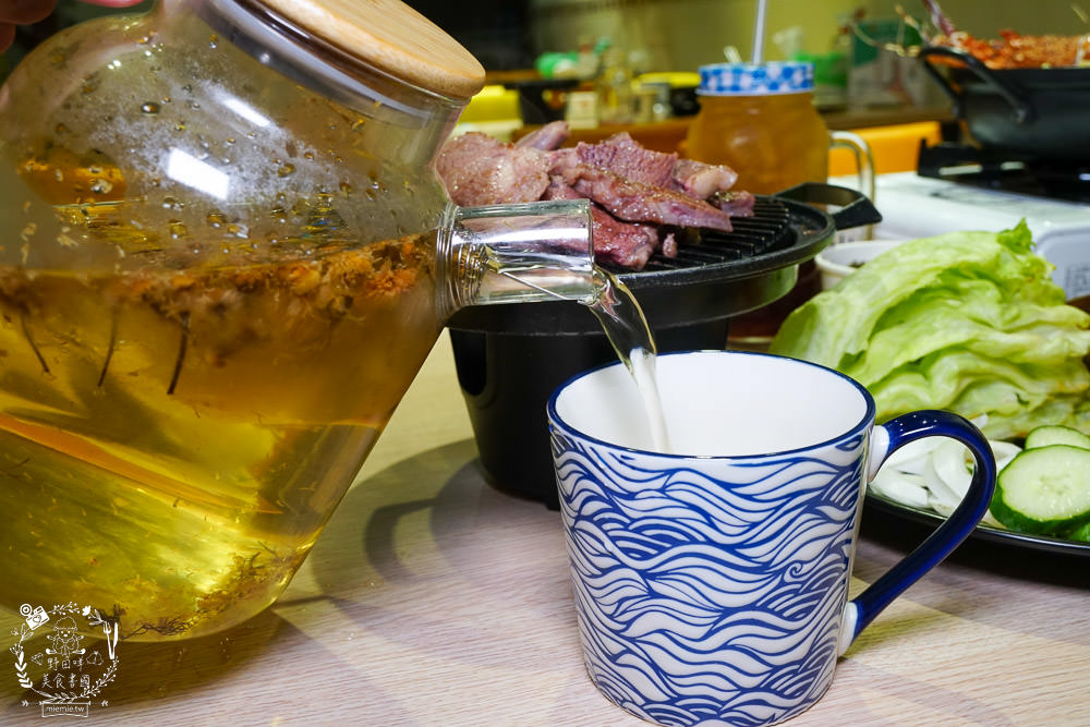 喝啥＆一日三餐|高雄488元就能品嚐到超澎湃的雙人龍蝦部隊鍋!超平價的複合式餐館回訪率超高!