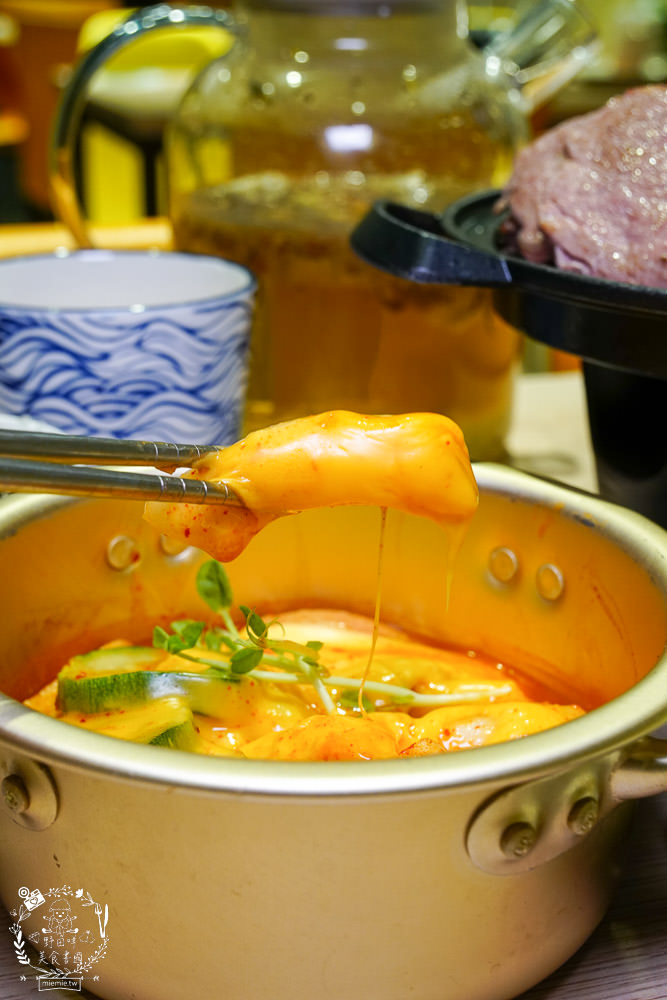 喝啥＆一日三餐|高雄488元就能品嚐到超澎湃的雙人龍蝦部隊鍋!超平價的複合式餐館回訪率超高!