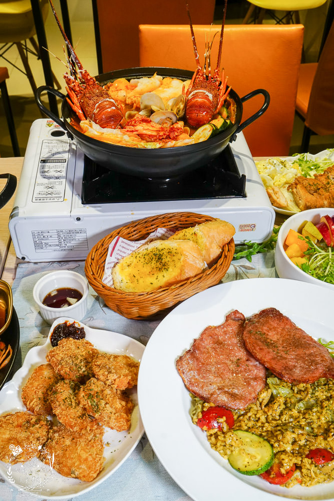喝啥＆一日三餐|高雄488元就能品嚐到超澎湃的雙人龍蝦部隊鍋!超平價的複合式餐館回訪率超高!