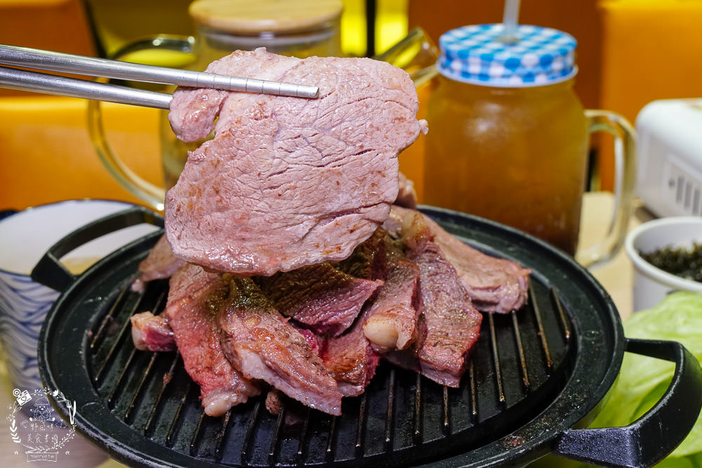 喝啥＆一日三餐|高雄488元就能品嚐到超澎湃的雙人龍蝦部隊鍋!超平價的複合式餐館回訪率超高!