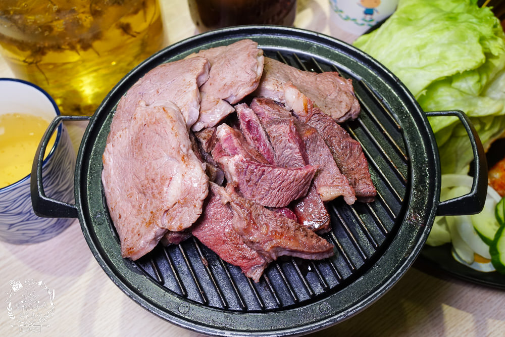 喝啥＆一日三餐|高雄488元就能品嚐到超澎湃的雙人龍蝦部隊鍋!超平價的複合式餐館回訪率超高!