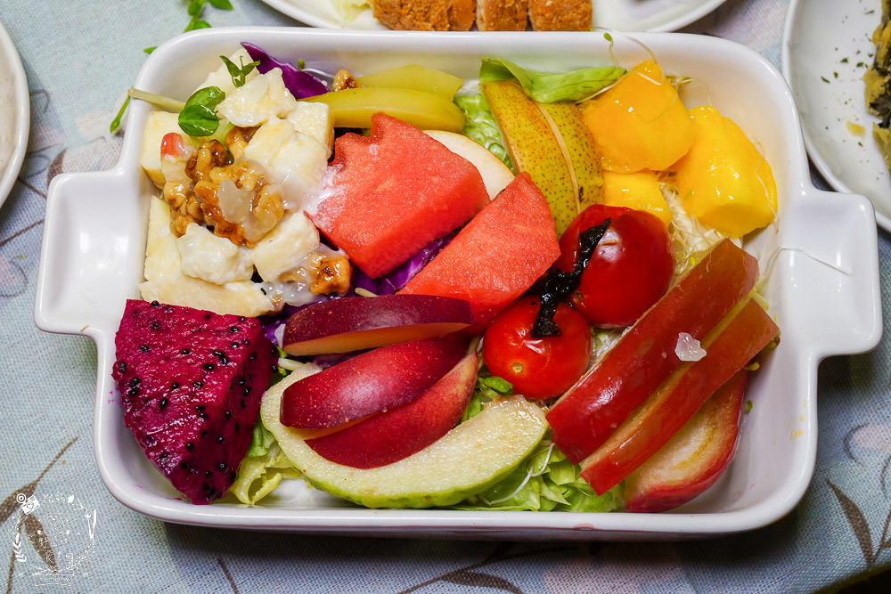 喝啥＆一日三餐|高雄488元就能品嚐到超澎湃的雙人龍蝦部隊鍋!超平價的複合式餐館回訪率超高!