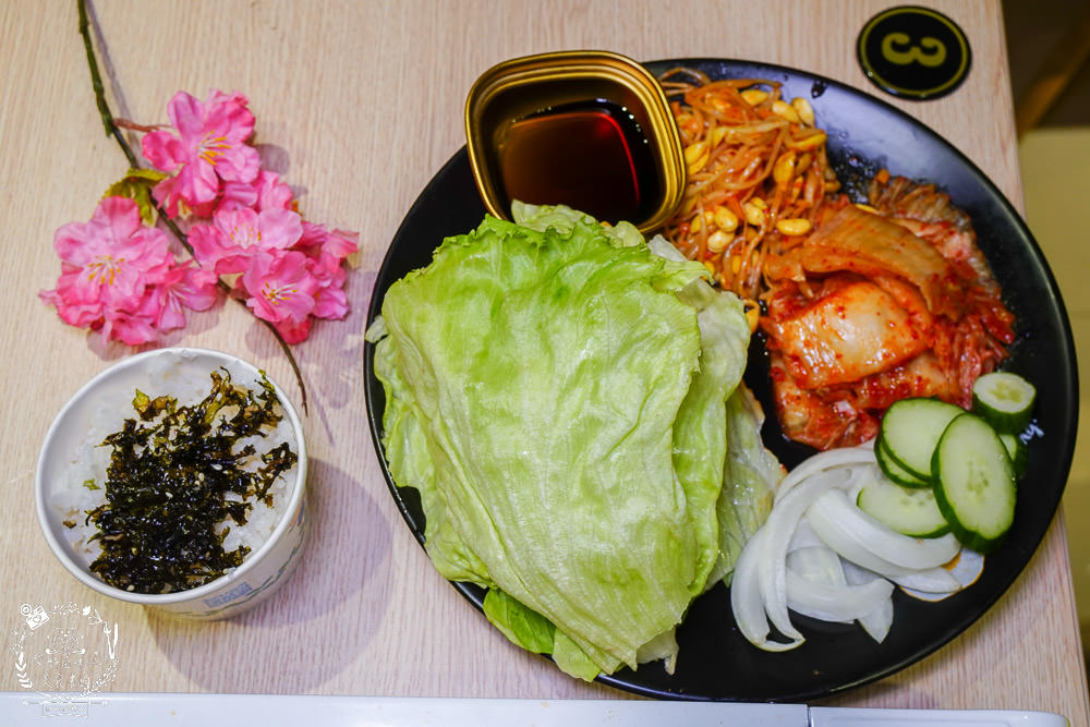 喝啥＆一日三餐|高雄488元就能品嚐到超澎湃的雙人龍蝦部隊鍋!超平價的複合式餐館回訪率超高!