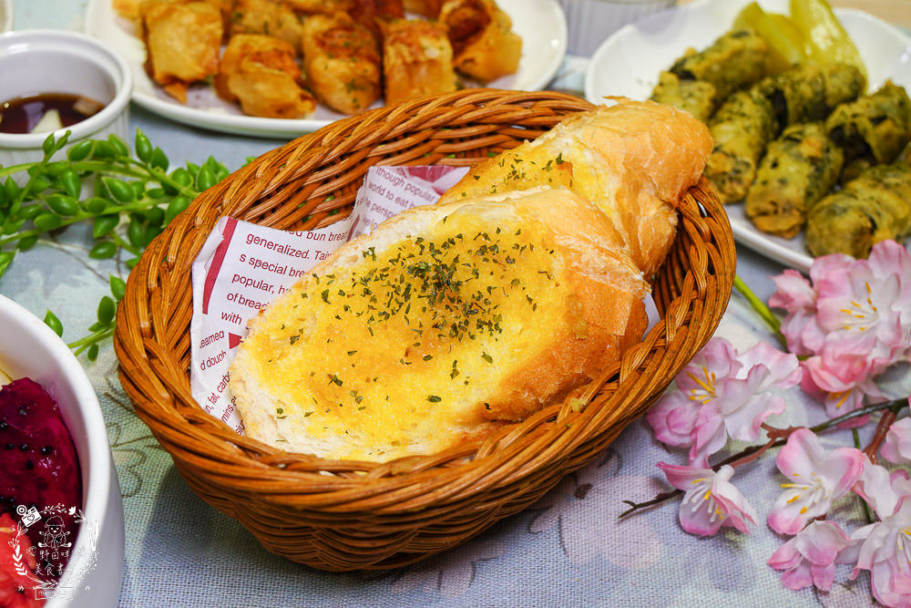 喝啥＆一日三餐|高雄488元就能品嚐到超澎湃的雙人龍蝦部隊鍋!超平價的複合式餐館回訪率超高!