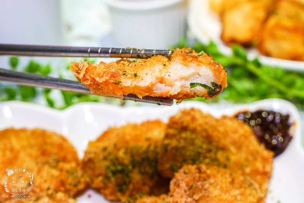 喝啥＆一日三餐|高雄488元就能品嚐到超澎湃的雙人龍蝦部隊鍋!超平價的複合式餐館回訪率超高!