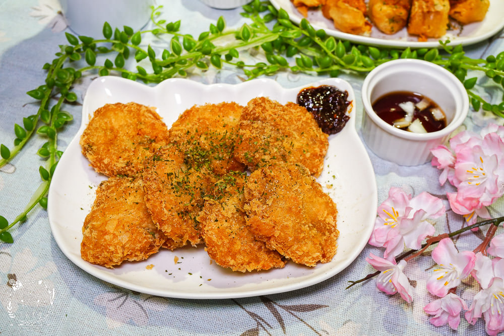 喝啥＆一日三餐|高雄488元就能品嚐到超澎湃的雙人龍蝦部隊鍋!超平價的複合式餐館回訪率超高!