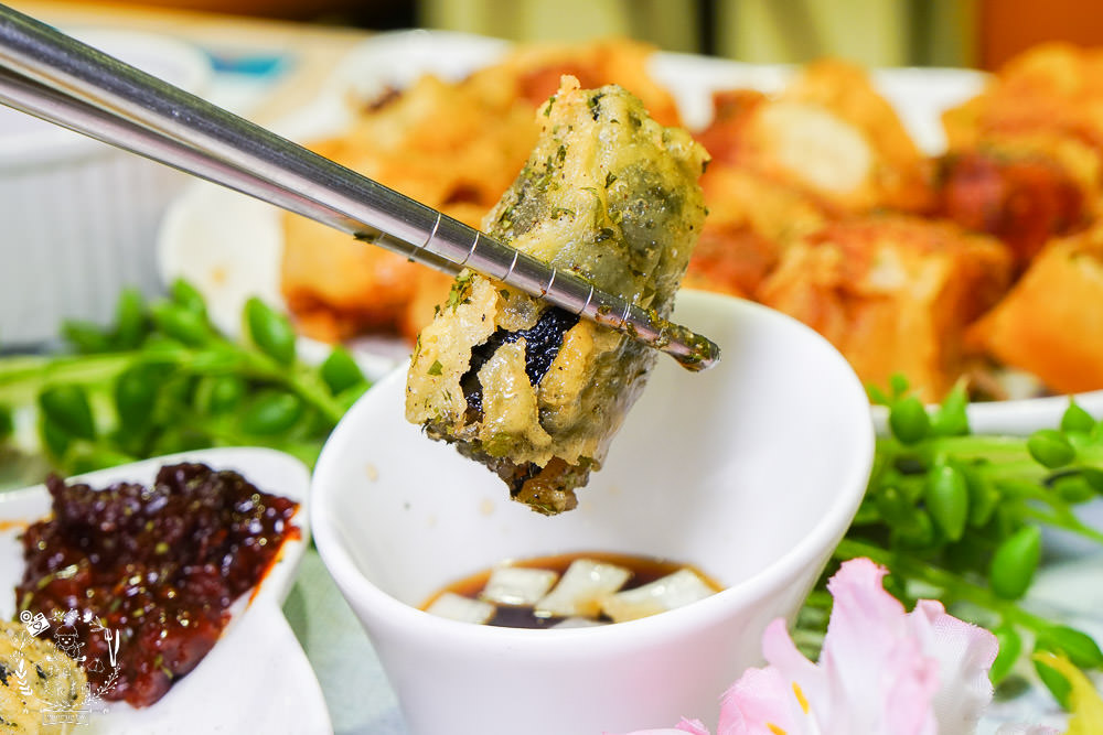 喝啥＆一日三餐|高雄488元就能品嚐到超澎湃的雙人龍蝦部隊鍋!超平價的複合式餐館回訪率超高!