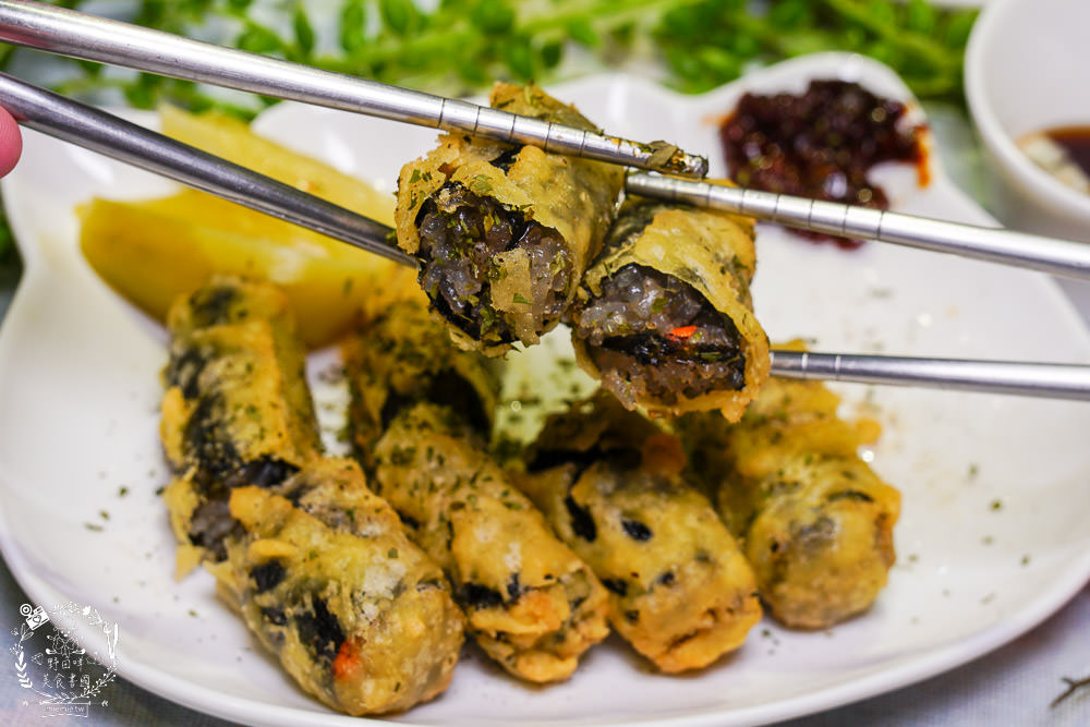 喝啥＆一日三餐|高雄488元就能品嚐到超澎湃的雙人龍蝦部隊鍋!超平價的複合式餐館回訪率超高!