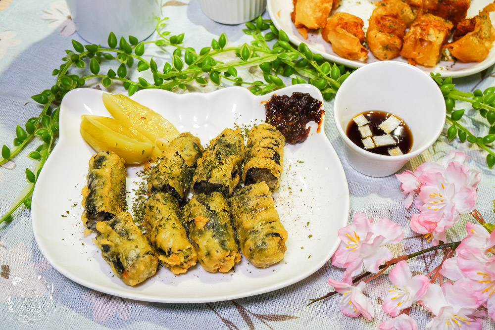 喝啥＆一日三餐|高雄488元就能品嚐到超澎湃的雙人龍蝦部隊鍋!超平價的複合式餐館回訪率超高!