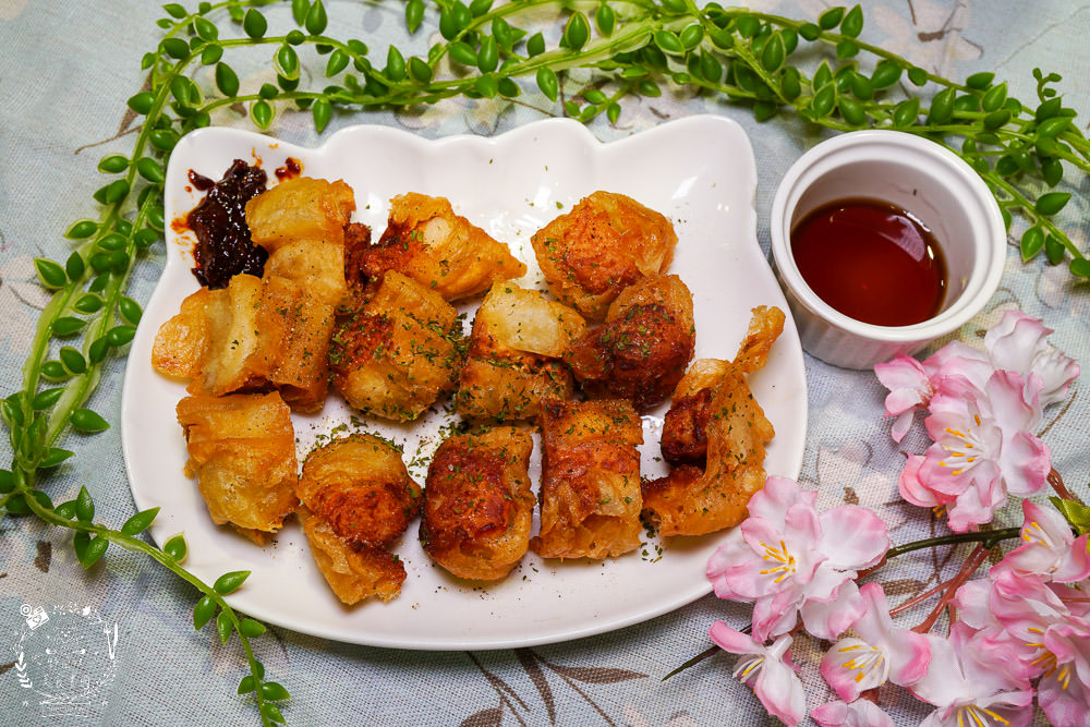 喝啥＆一日三餐|高雄488元就能品嚐到超澎湃的雙人龍蝦部隊鍋!超平價的複合式餐館回訪率超高!