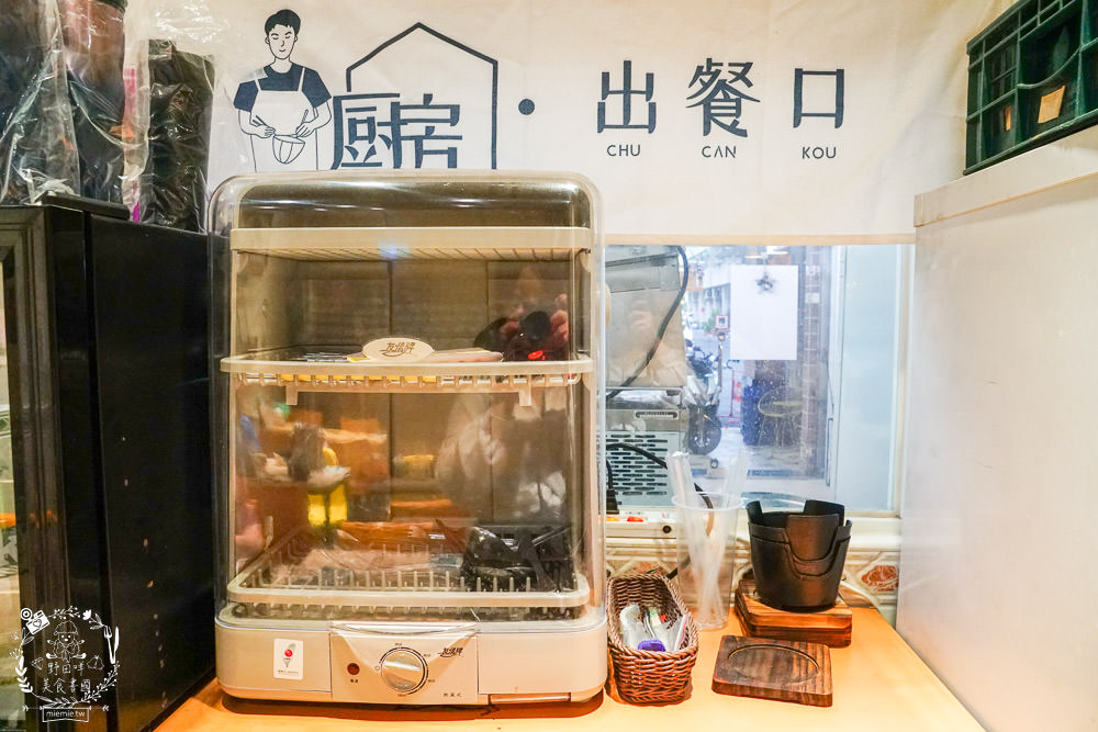 喝啥＆一日三餐|高雄488元就能品嚐到超澎湃的雙人龍蝦部隊鍋!超平價的複合式餐館回訪率超高!