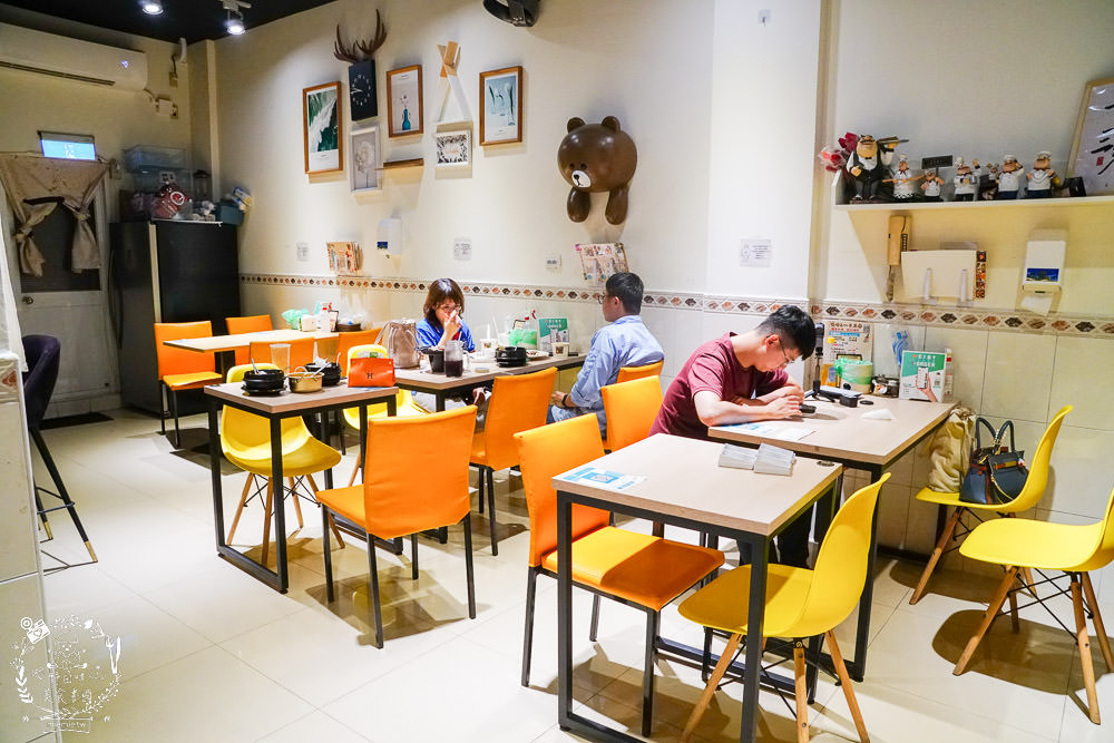 喝啥＆一日三餐|高雄488元就能品嚐到超澎湃的雙人龍蝦部隊鍋!超平價的複合式餐館回訪率超高!