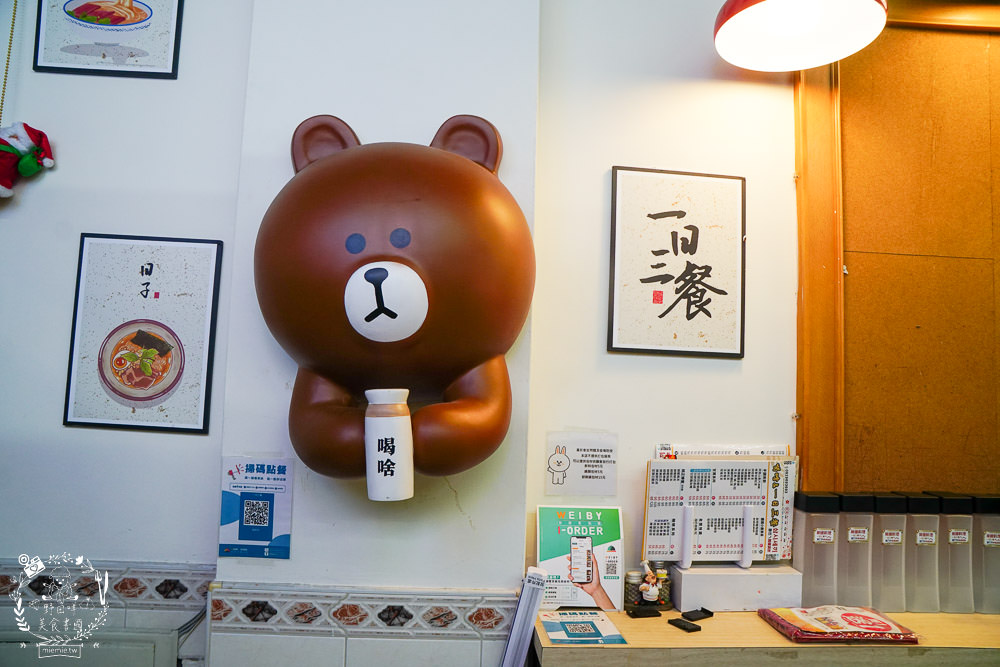 喝啥＆一日三餐|高雄488元就能品嚐到超澎湃的雙人龍蝦部隊鍋!超平價的複合式餐館回訪率超高!