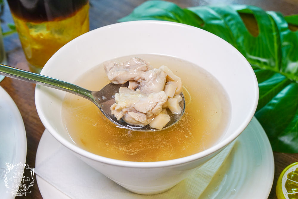 高雄[喬義思窯烤手作廚房]超人氣烤全雞+炙烤豬肋排銷魂美味!熔岩起司披薩牽絲牽到天邊惹?