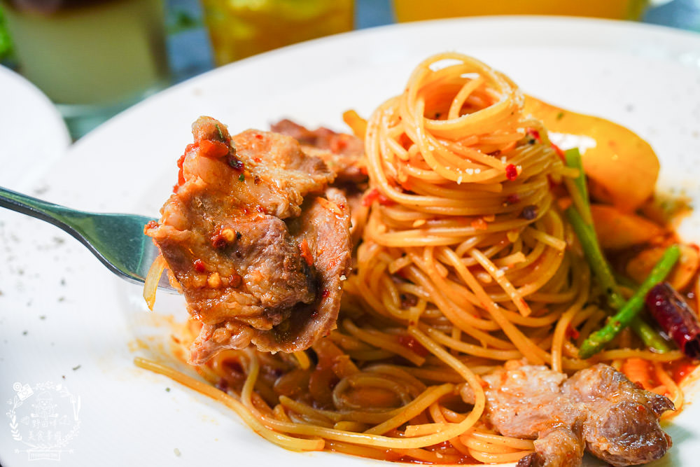 高雄[喬義思窯烤手作廚房]超人氣烤全雞+炙烤豬肋排銷魂美味!熔岩起司披薩牽絲牽到天邊惹?