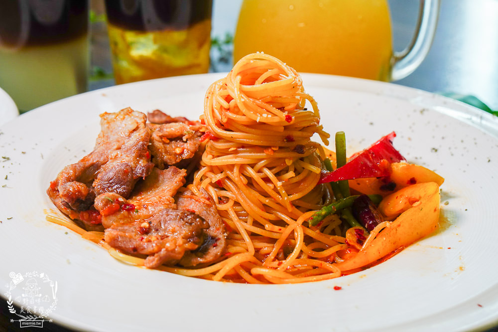 高雄[喬義思窯烤手作廚房]超人氣烤全雞+炙烤豬肋排銷魂美味!熔岩起司披薩牽絲牽到天邊惹?