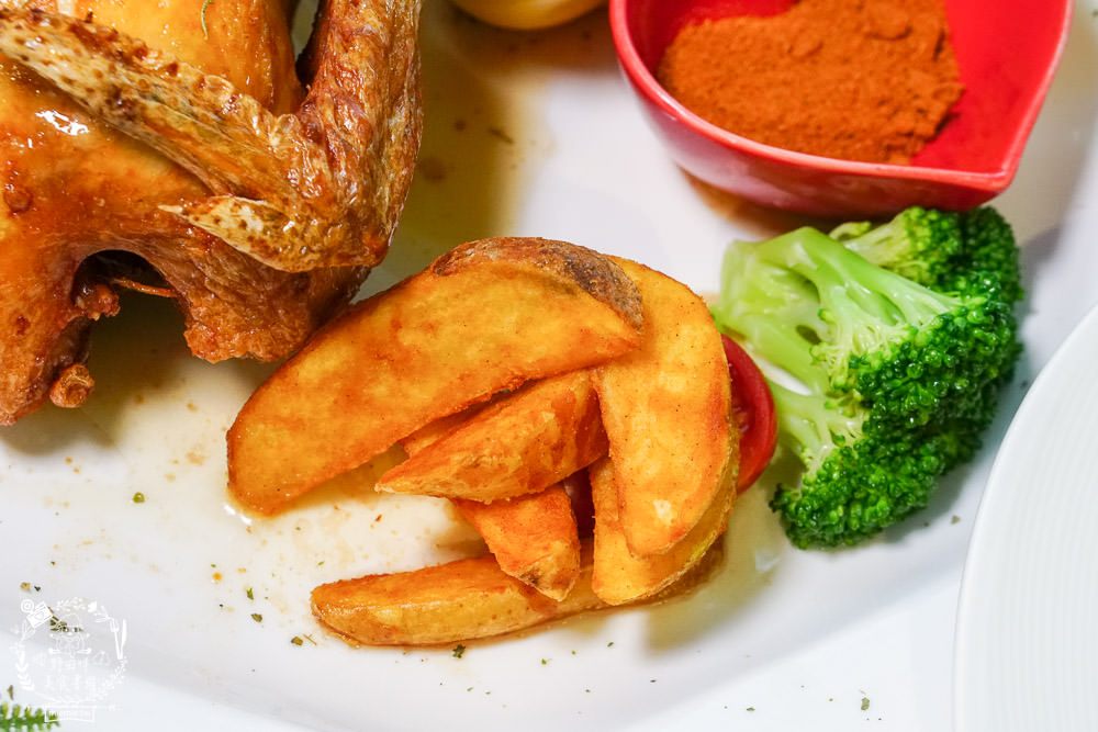 高雄[喬義思窯烤手作廚房]超人氣烤全雞+炙烤豬肋排銷魂美味!熔岩起司披薩牽絲牽到天邊惹?