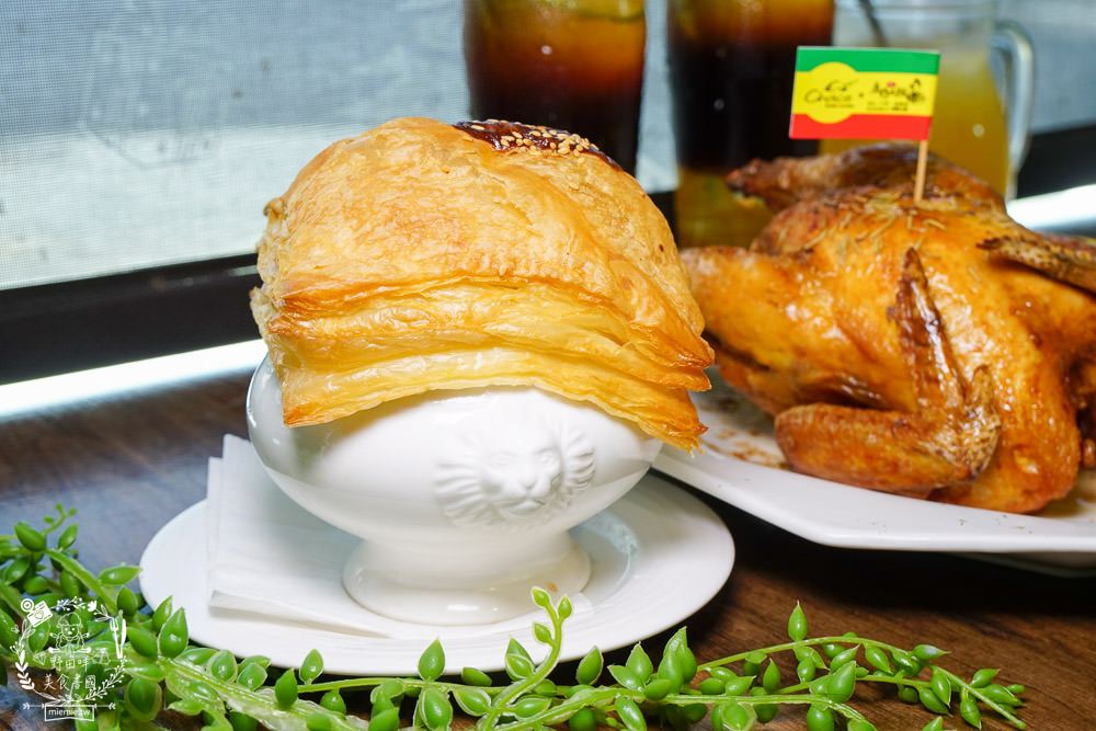 高雄[喬義思窯烤手作廚房]超人氣烤全雞+炙烤豬肋排銷魂美味!熔岩起司披薩牽絲牽到天邊惹?