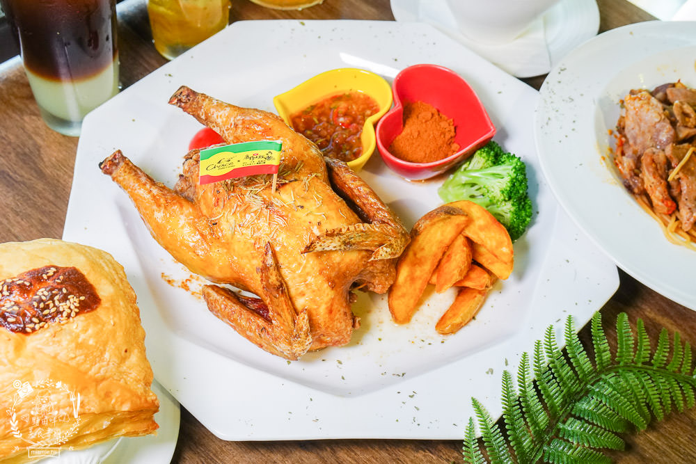 高雄[喬義思窯烤手作廚房]超人氣烤全雞+炙烤豬肋排銷魂美味!熔岩起司披薩牽絲牽到天邊惹?