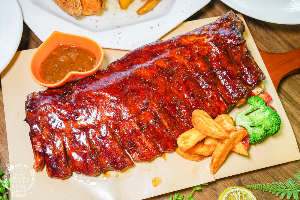 高雄[喬義思窯烤手作廚房]超人氣烤全雞+炙烤豬肋排銷魂美味!熔岩起司披薩牽絲牽到天邊惹?