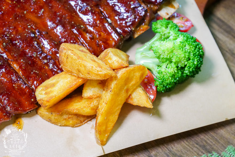 高雄[喬義思窯烤手作廚房]超人氣烤全雞+炙烤豬肋排銷魂美味!熔岩起司披薩牽絲牽到天邊惹?