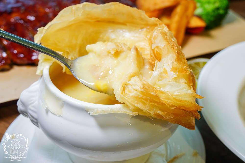 高雄[喬義思窯烤手作廚房]超人氣烤全雞+炙烤豬肋排銷魂美味!熔岩起司披薩牽絲牽到天邊惹?