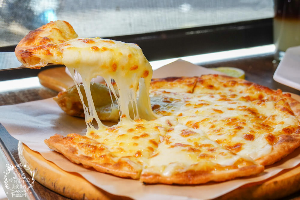 高雄[喬義思窯烤手作廚房]超人氣烤全雞+炙烤豬肋排銷魂美味!熔岩起司披薩牽絲牽到天邊惹?