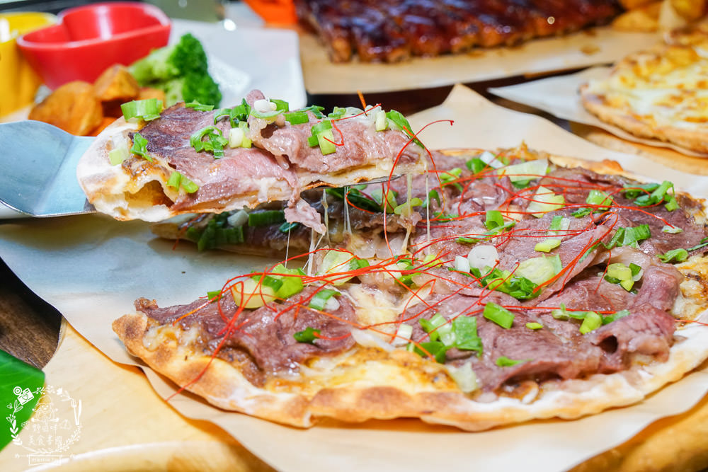 高雄[喬義思窯烤手作廚房]超人氣烤全雞+炙烤豬肋排銷魂美味!熔岩起司披薩牽絲牽到天邊惹?