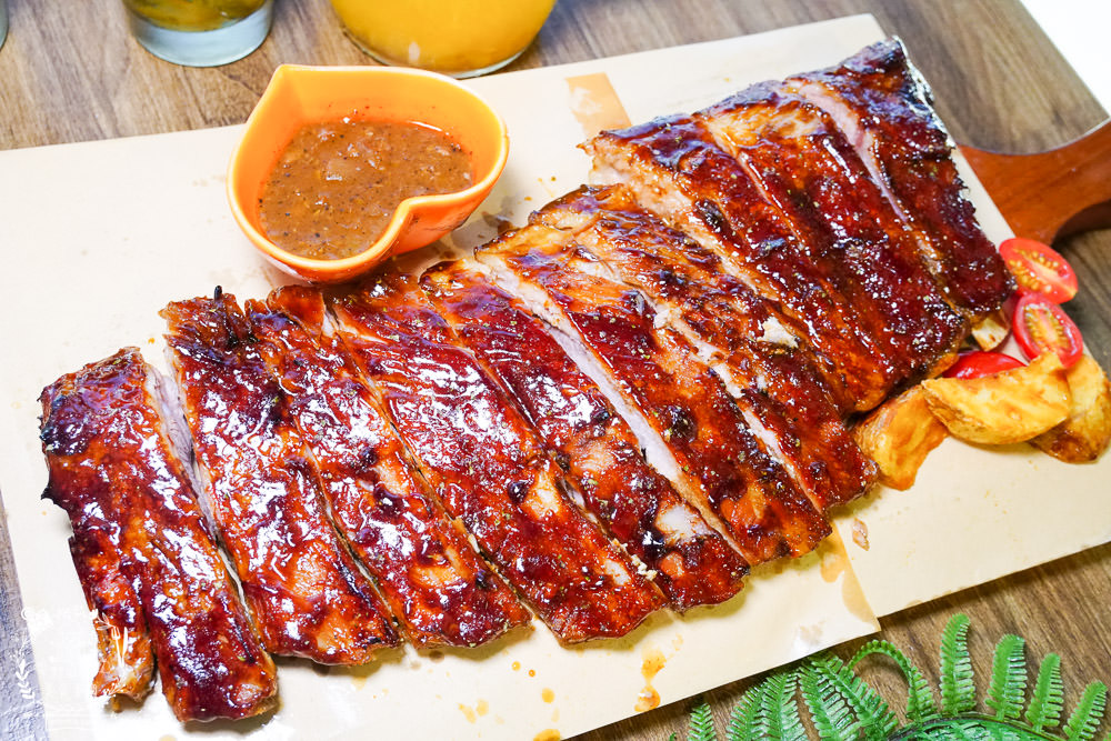 高雄[喬義思窯烤手作廚房]超人氣烤全雞+炙烤豬肋排銷魂美味!熔岩起司披薩牽絲牽到天邊惹?