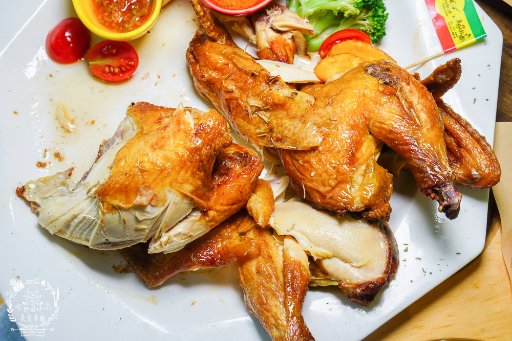 高雄[喬義思窯烤手作廚房]超人氣烤全雞+炙烤豬肋排銷魂美味!熔岩起司披薩牽絲牽到天邊惹?