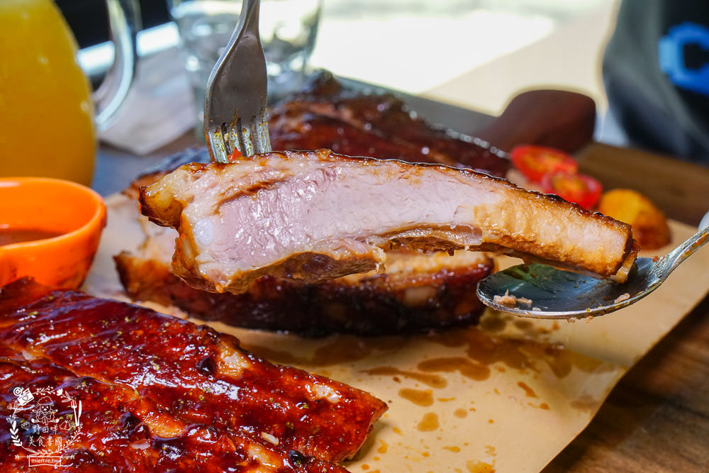 高雄[喬義思窯烤手作廚房]超人氣烤全雞+炙烤豬肋排銷魂美味!熔岩起司披薩牽絲牽到天邊惹?