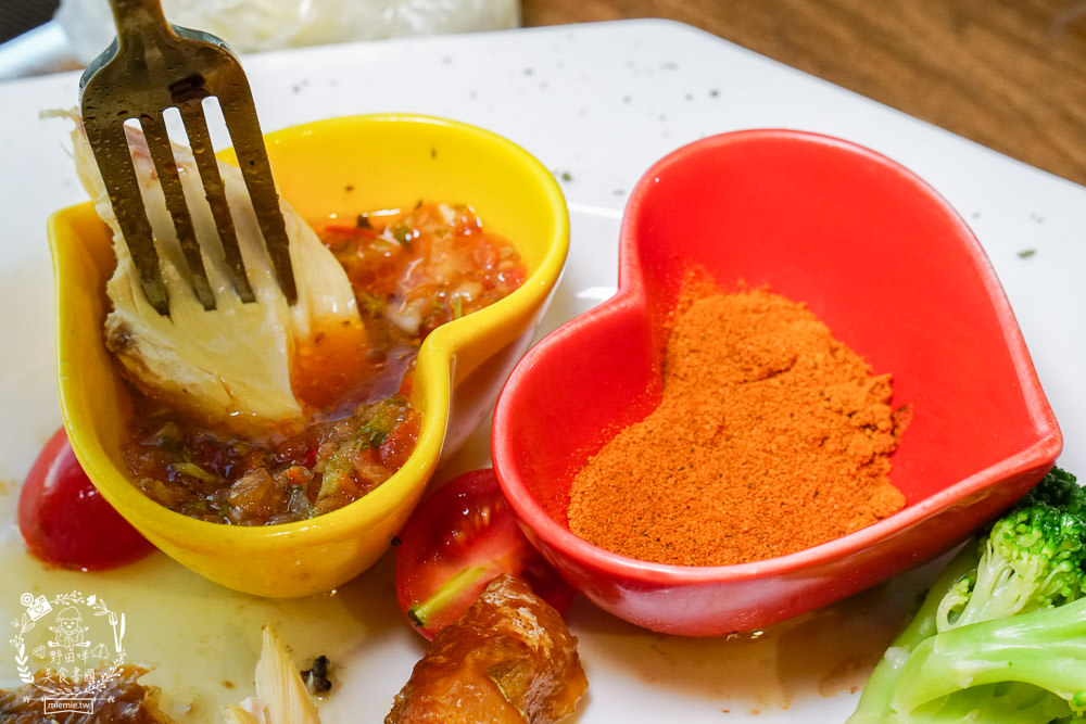 高雄[喬義思窯烤手作廚房]超人氣烤全雞+炙烤豬肋排銷魂美味!熔岩起司披薩牽絲牽到天邊惹?