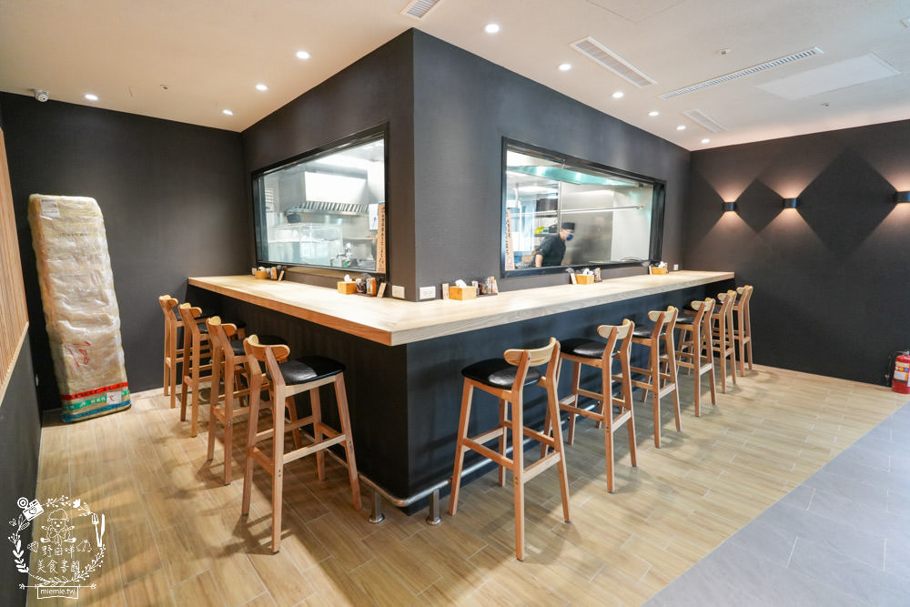 四代目菊川鰻魚專賣店(高雄巨蛋店)南部首間日本米其林推薦鰻魚名店!超過90年經驗淬鍊的鰻魚飯!