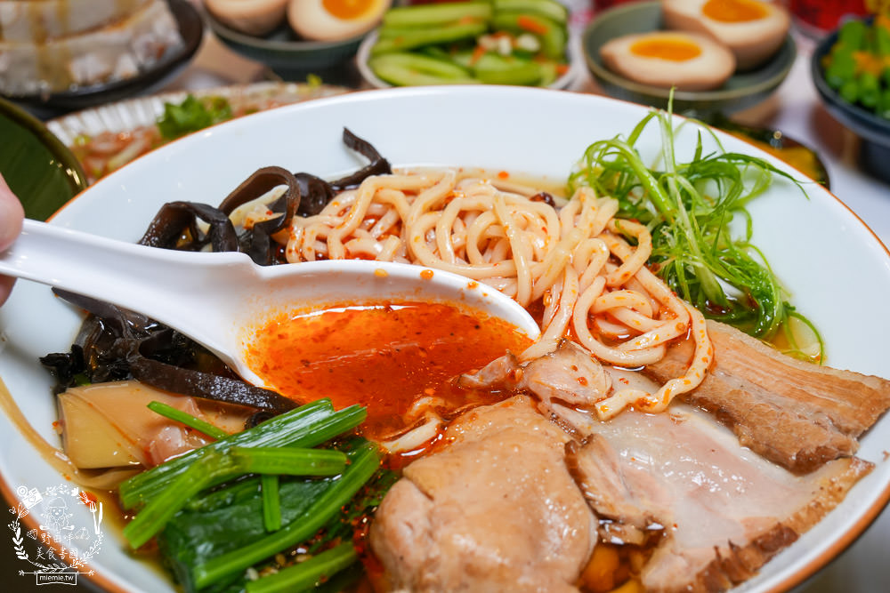 四娘拉麵|高雄新開幕的網美宵夜拉麵店!最低只要170元起的鼓山平價拉麵店!
