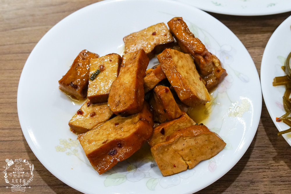 高雄[四川麵店]創立70年依然屹立不搖的鳳山人氣麵店!連平日用餐時段都座無虛席?