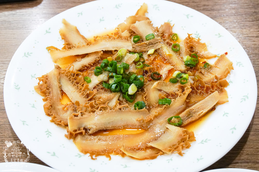 高雄[四川麵店]創立70年依然屹立不搖的鳳山人氣麵店!連平日用餐時段都座無虛席?