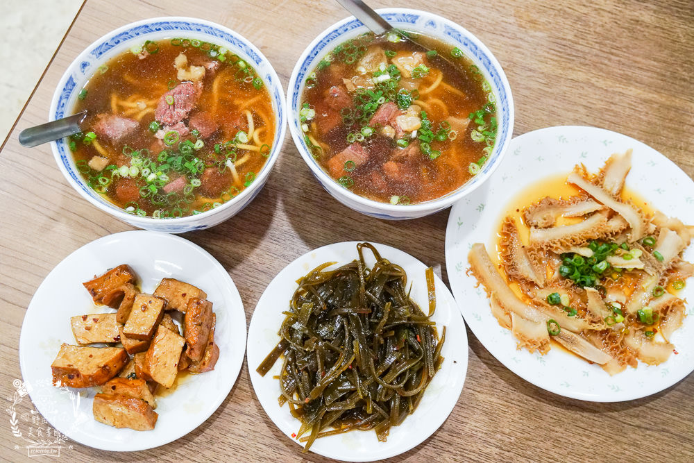 高雄[四川麵店]創立70年依然屹立不搖的鳳山人氣麵店!連平日用餐時段都座無虛席?