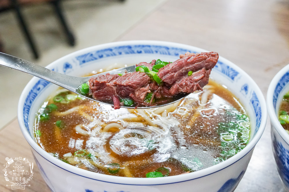 高雄[四川麵店]創立70年依然屹立不搖的鳳山人氣麵店!連平日用餐時段都座無虛席?