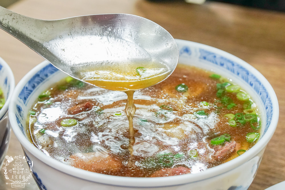 高雄[四川麵店]創立70年依然屹立不搖的鳳山人氣麵店!連平日用餐時段都座無虛席?