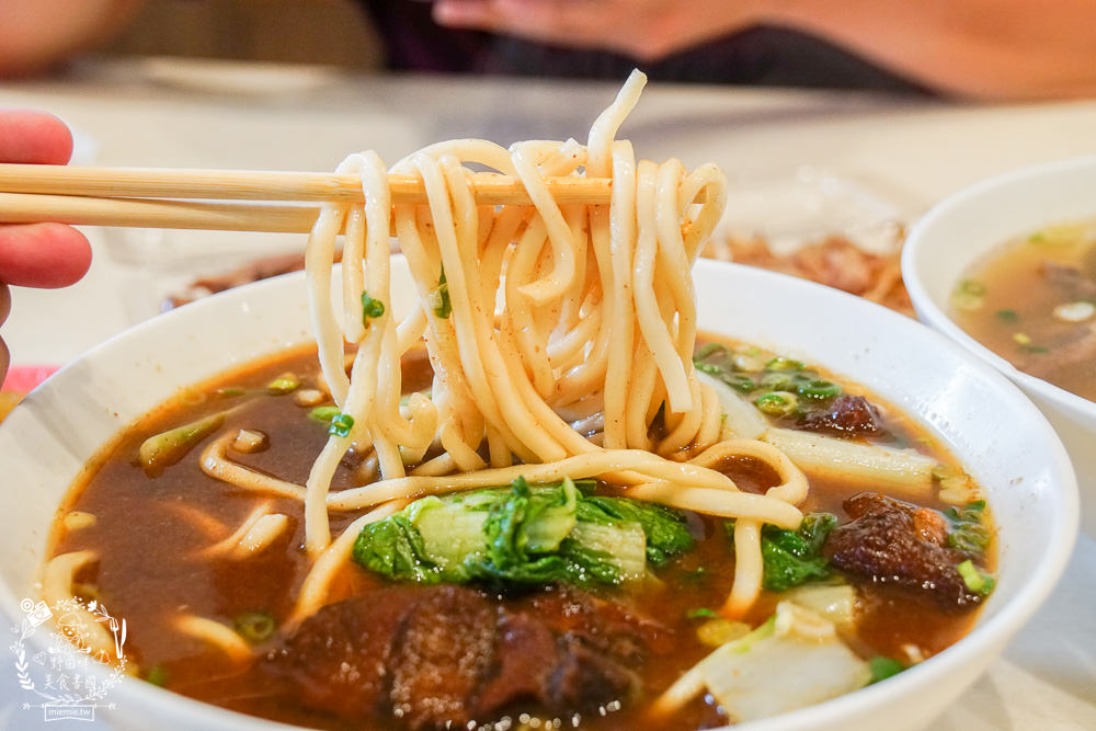 大牛牛肉麵|超多朋友心中第一名的高雄牛肉麵!紅燒湯頭跟清燉湯頭好喝到讓人N訪?