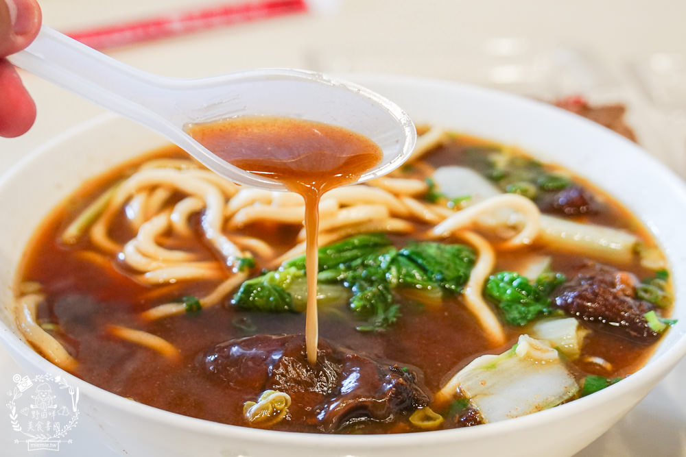 大牛牛肉麵|超多朋友心中第一名的高雄牛肉麵!紅燒湯頭跟清燉湯頭好喝到讓人N訪?