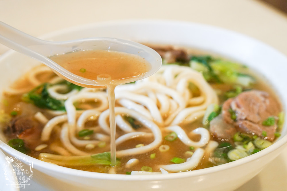 大牛牛肉麵|超多朋友心中第一名的高雄牛肉麵!紅燒湯頭跟清燉湯頭好喝到讓人N訪?