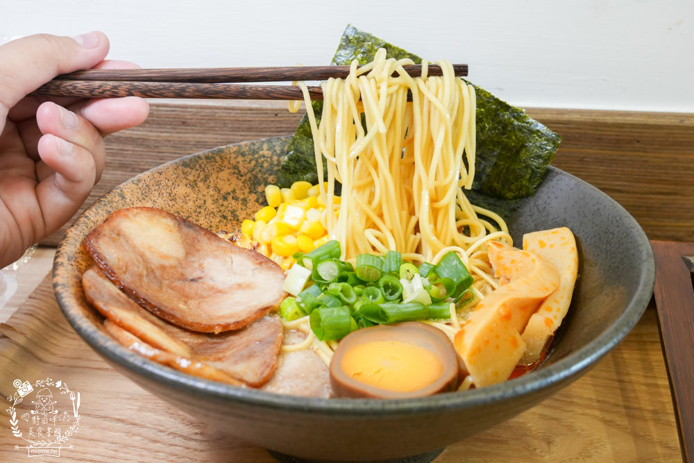 楠梓平價壽司推薦[圓味壽司楠梓店]超過40種口味的高CP值花壽司!還有香濃拉麵可以品嚐？