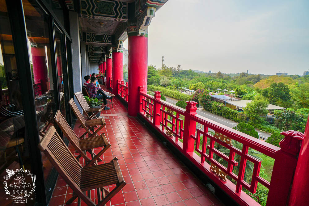 高雄[圓山大飯店秘境咖啡廳]超古香古色的宮廷甜點下午茶!綠意盎然的180° 視野景觀餐廳!